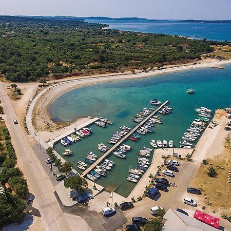Stunning Apartment In Fazana With House Sea View エクステリア 写真