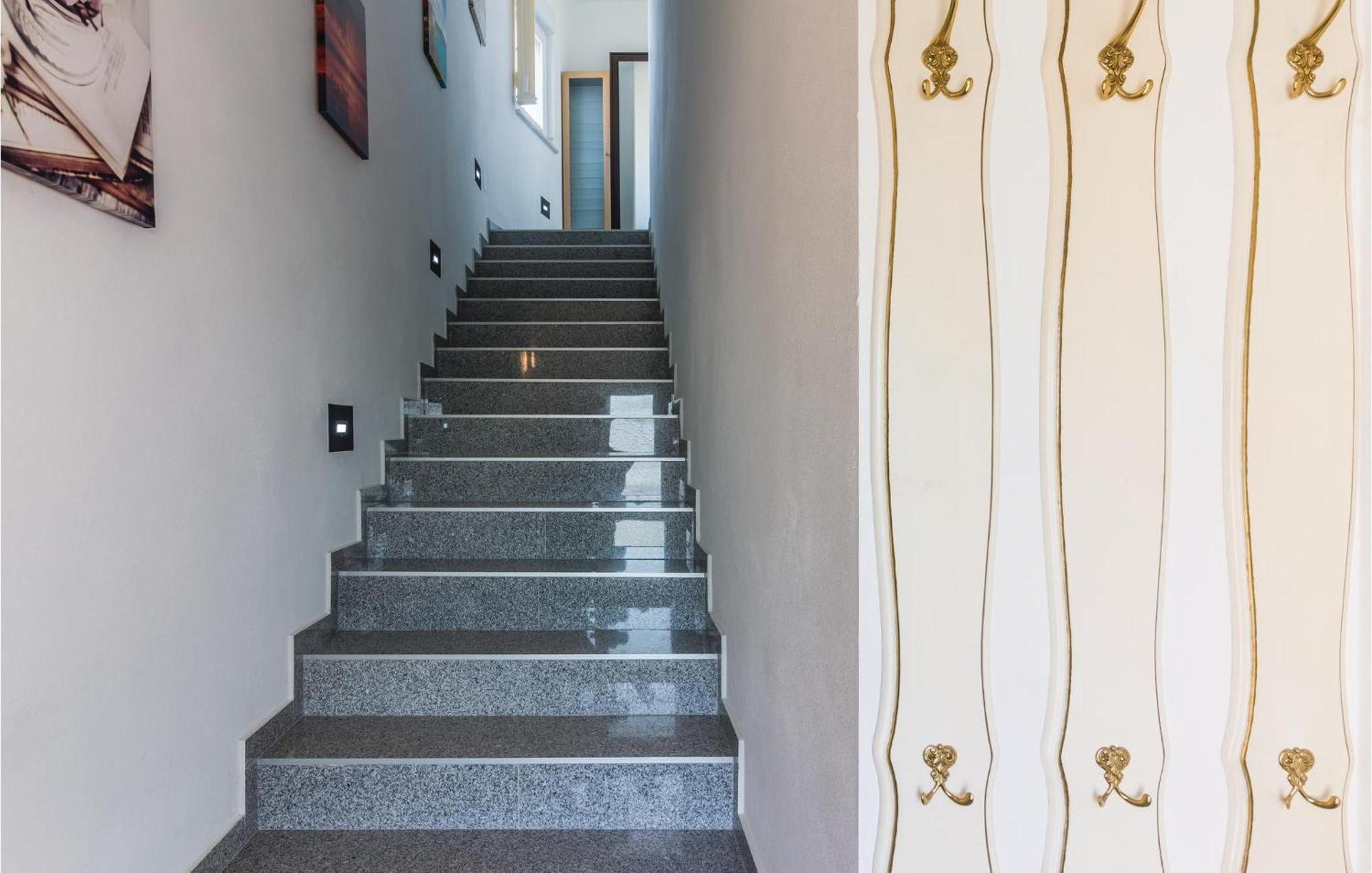 Stunning Apartment In Fazana With House Sea View エクステリア 写真