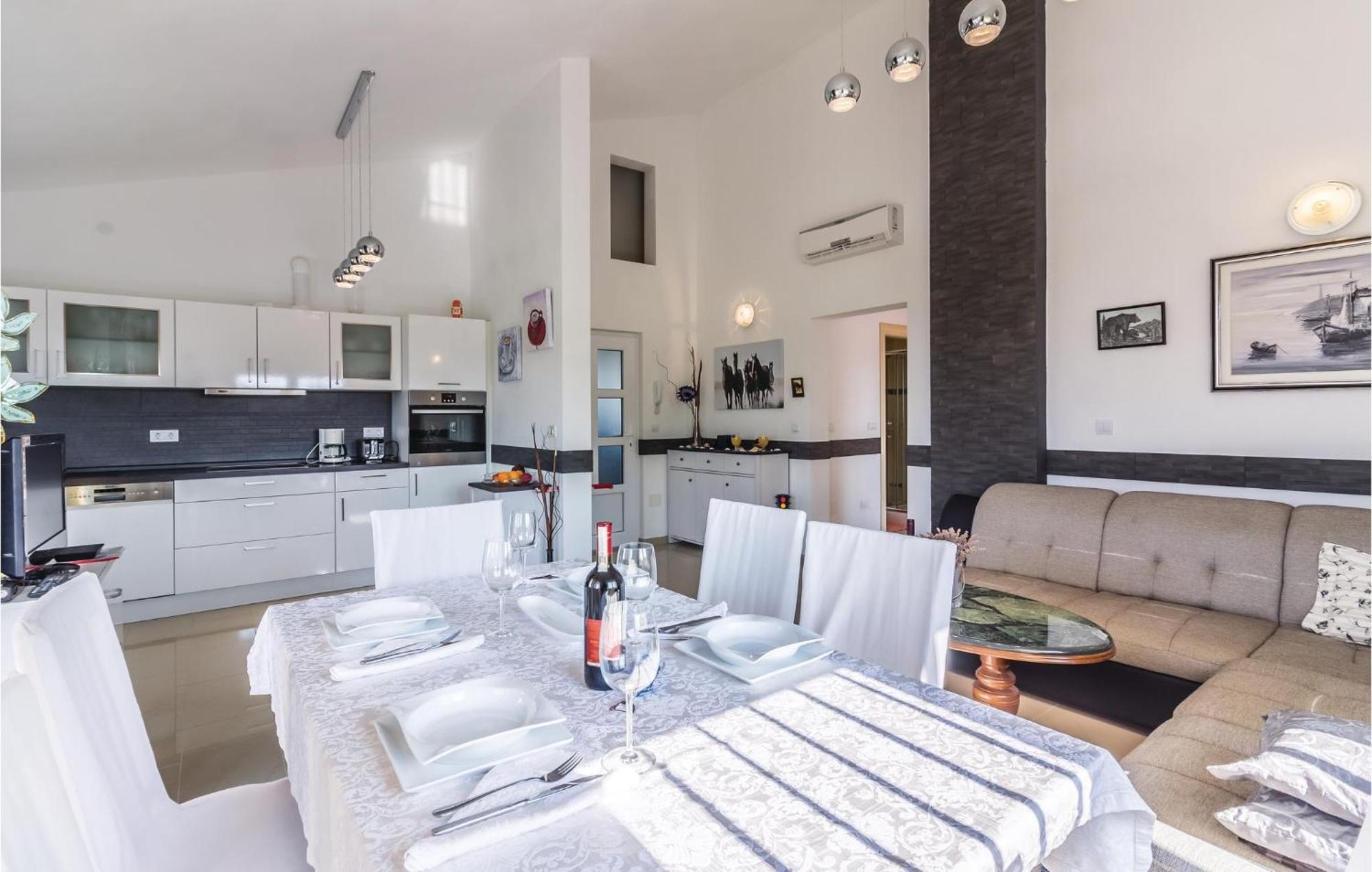 Stunning Apartment In Fazana With House Sea View エクステリア 写真