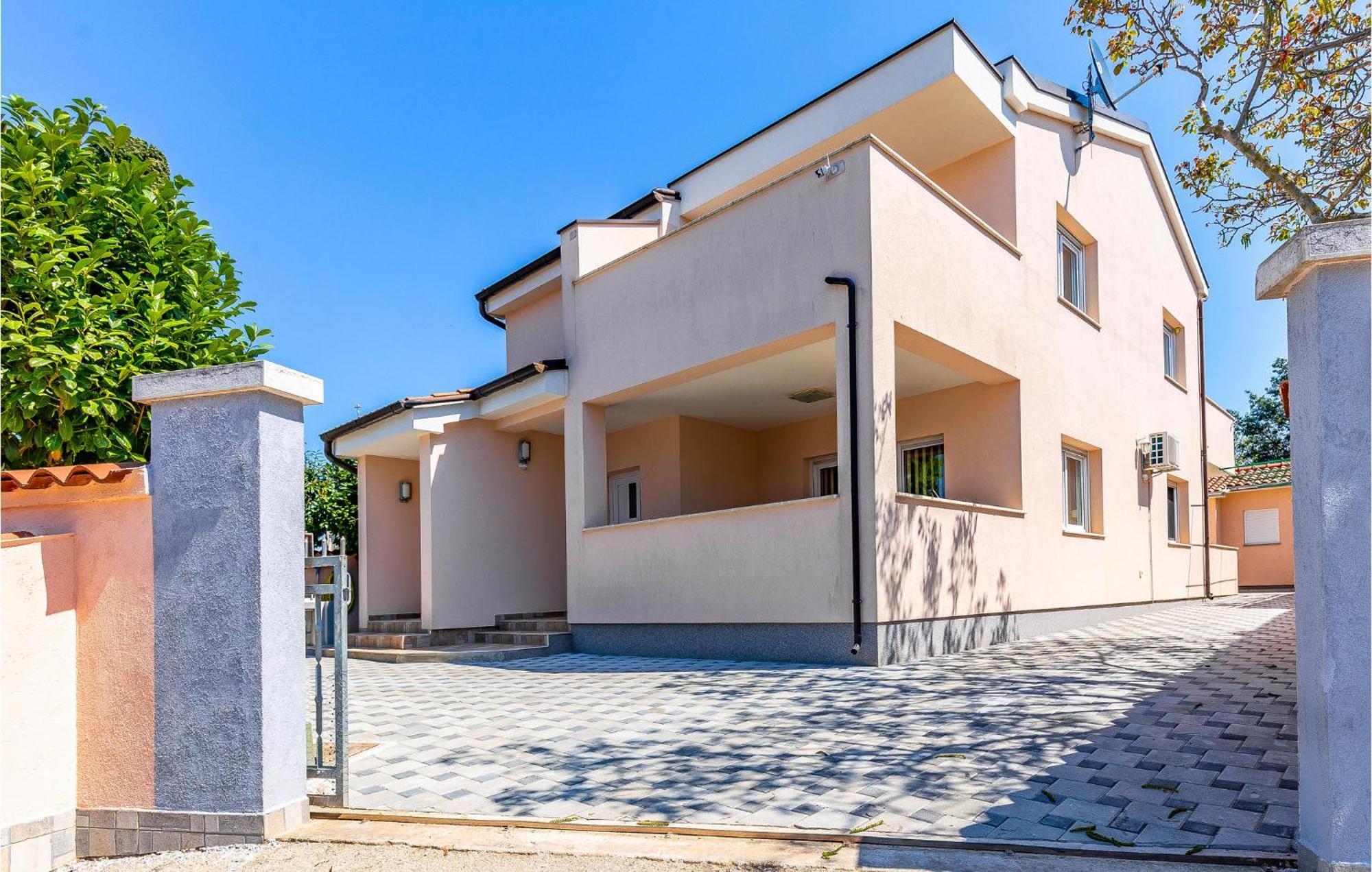 Stunning Apartment In Fazana With House Sea View エクステリア 写真